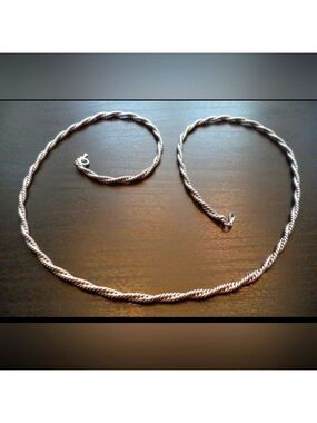 CROWN TRIFARI HEAVY SILVERTONE NECKLACE EUC